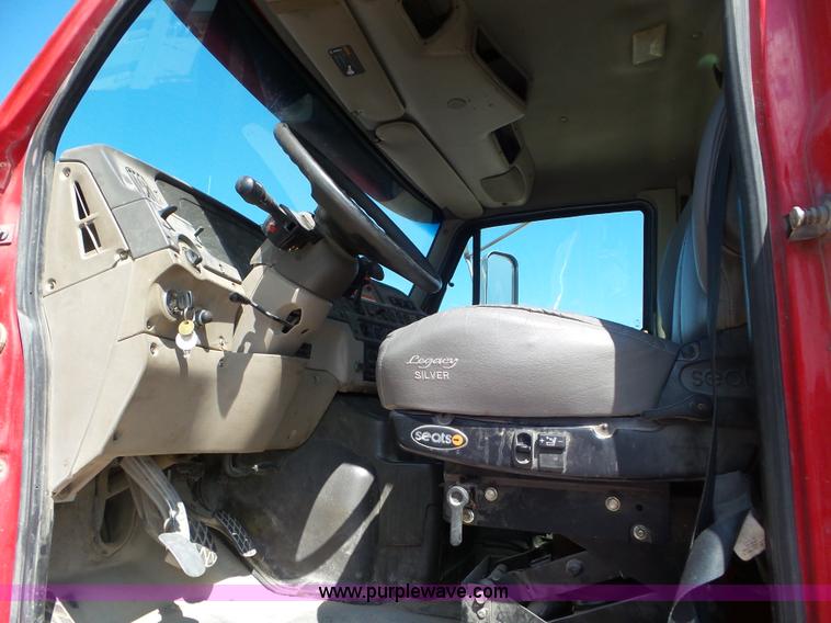 image for item L6849 2007 Sterling L9500 semi truck