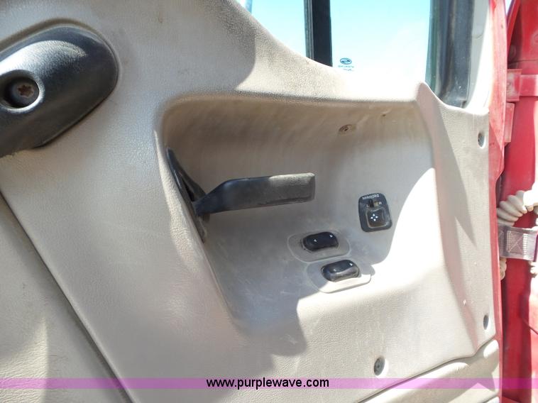 image for item L6849 2007 Sterling L9500 semi truck