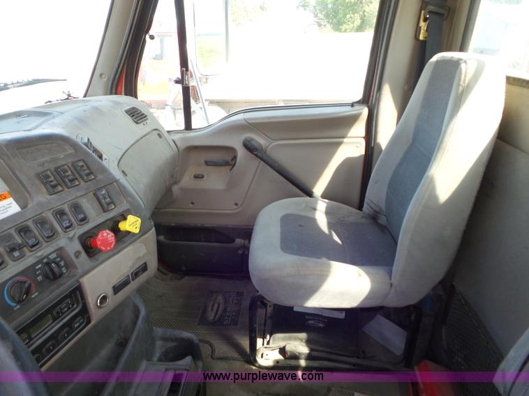 image for item L6849 2007 Sterling L9500 semi truck