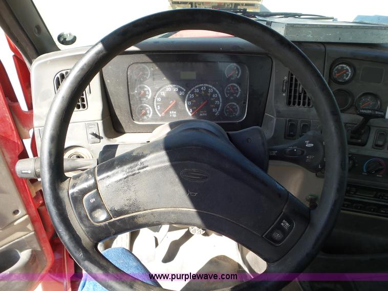 image for item L6849 2007 Sterling L9500 semi truck