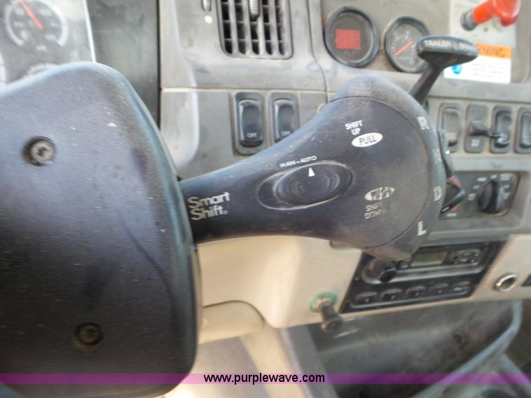 image for item L6849 2007 Sterling L9500 semi truck