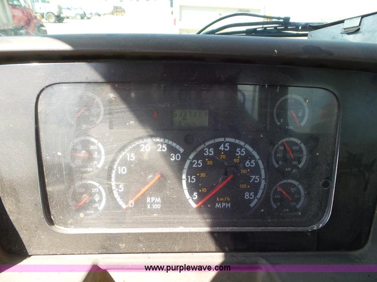 image for item L6849 2007 Sterling L9500 semi truck