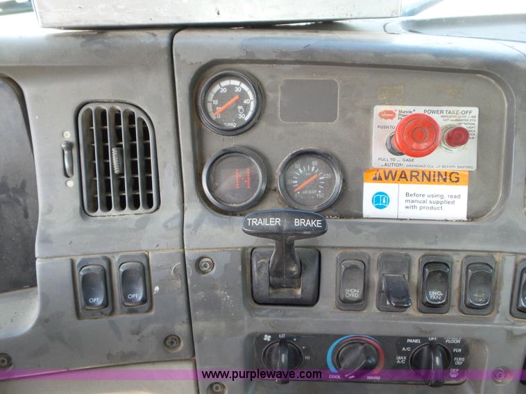 image for item L6849 2007 Sterling L9500 semi truck