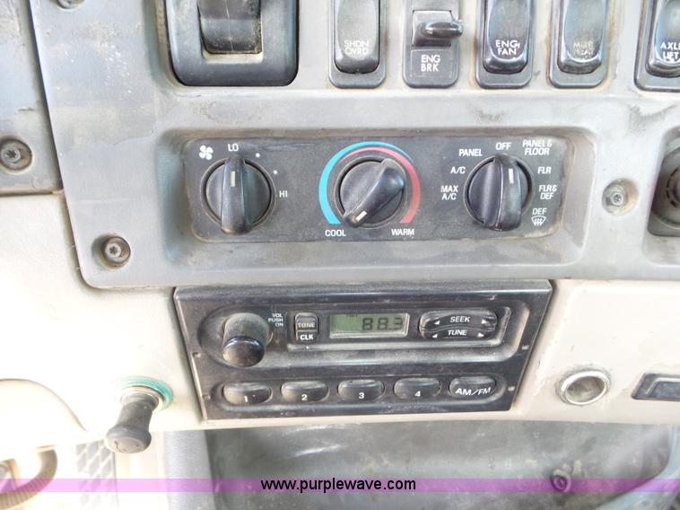 image for item L6849 2007 Sterling L9500 semi truck