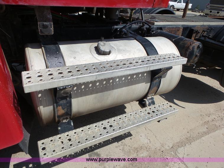 image for item L6849 2007 Sterling L9500 semi truck