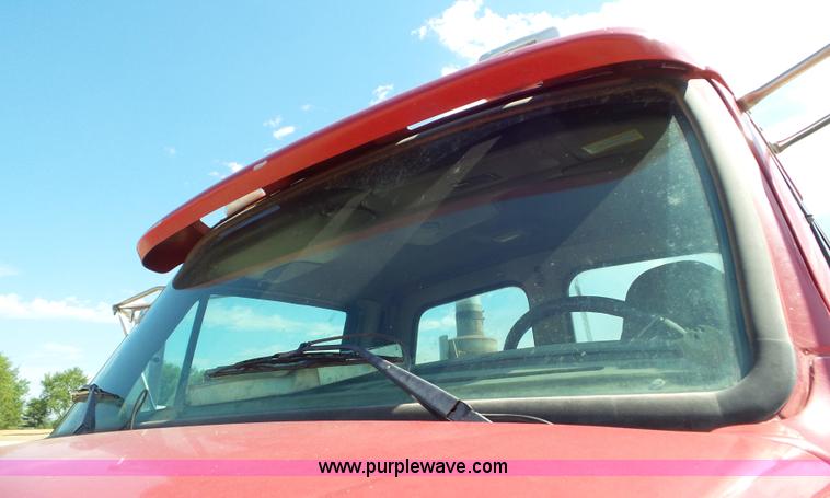 image for item L6849 2007 Sterling L9500 semi truck