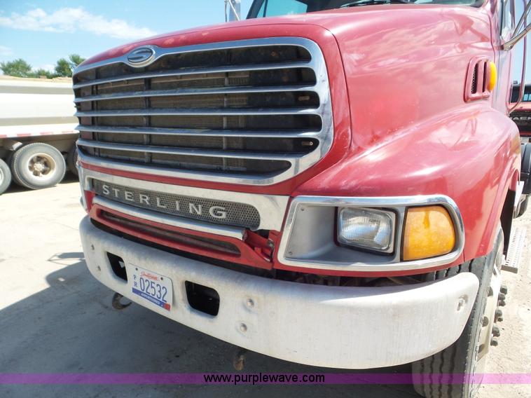 image for item L6849 2007 Sterling L9500 semi truck