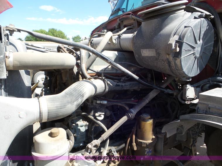 image for item L6849 2007 Sterling L9500 semi truck