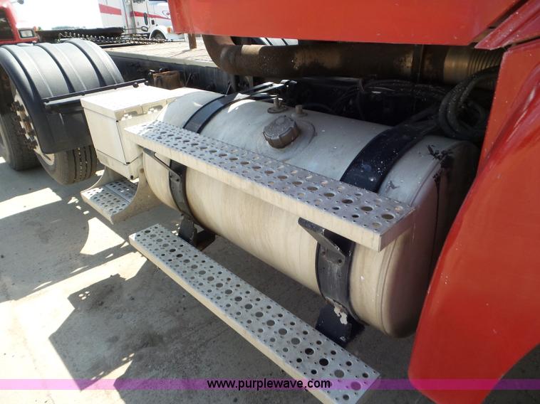 image for item L6849 2007 Sterling L9500 semi truck