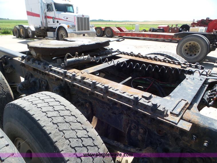 image for item L6849 2007 Sterling L9500 semi truck