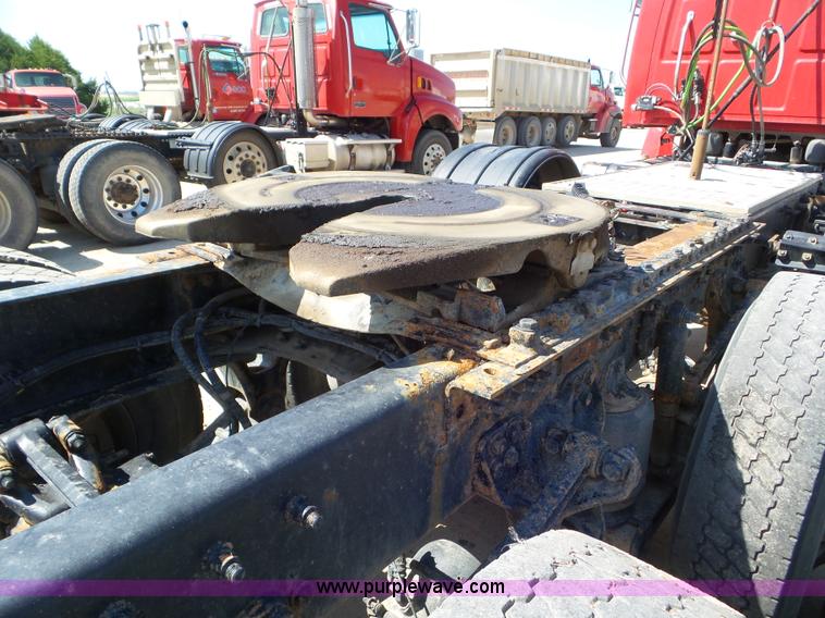 image for item L6849 2007 Sterling L9500 semi truck