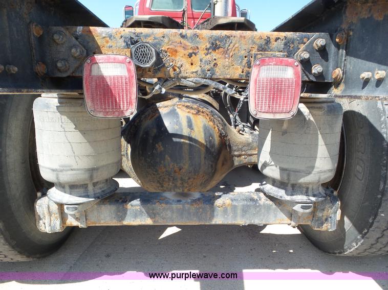 image for item L6849 2007 Sterling L9500 semi truck