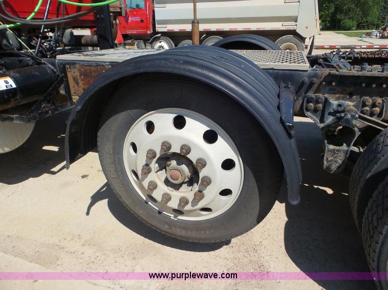 image for item L6849 2007 Sterling L9500 semi truck