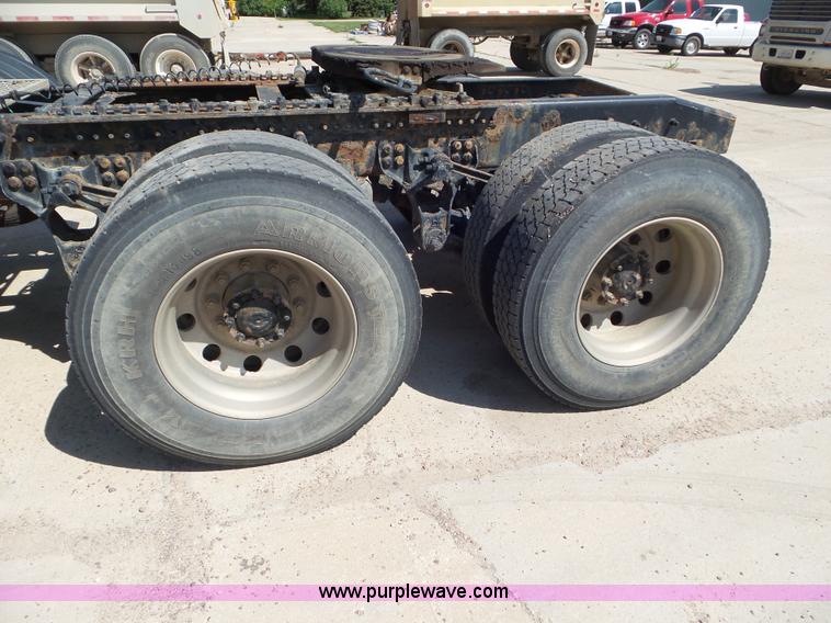 image for item L6849 2007 Sterling L9500 semi truck