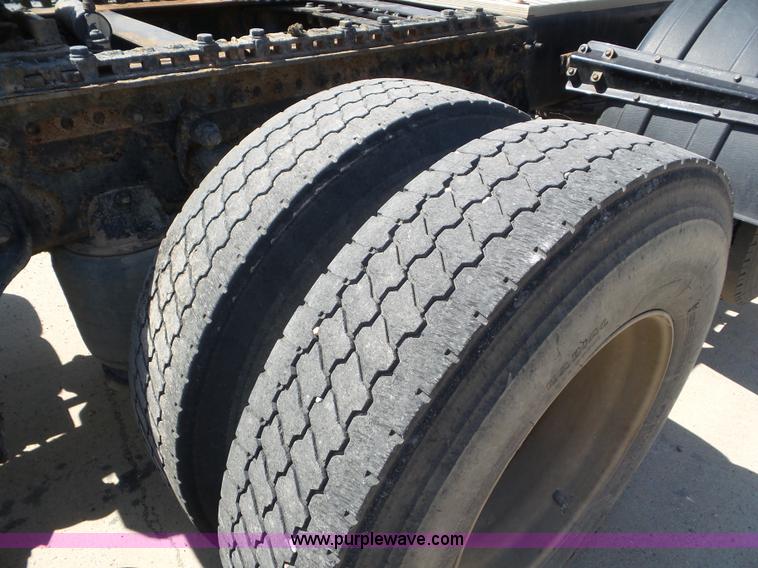 image for item L6849 2007 Sterling L9500 semi truck