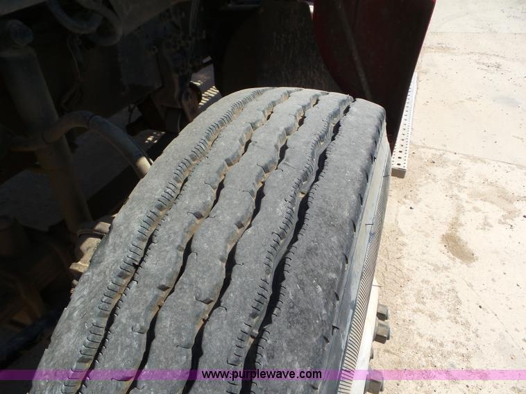 image for item L6849 2007 Sterling L9500 semi truck