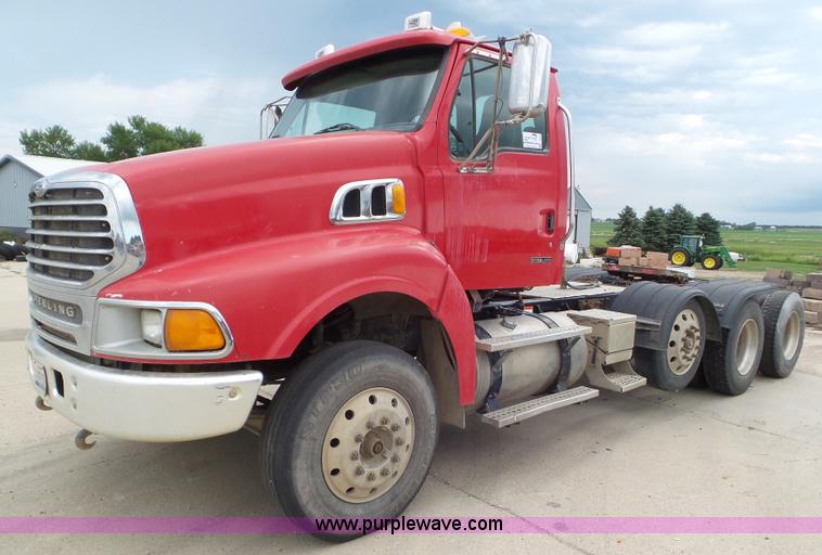 image for item L6850 2007 Sterling L9500 semi truck