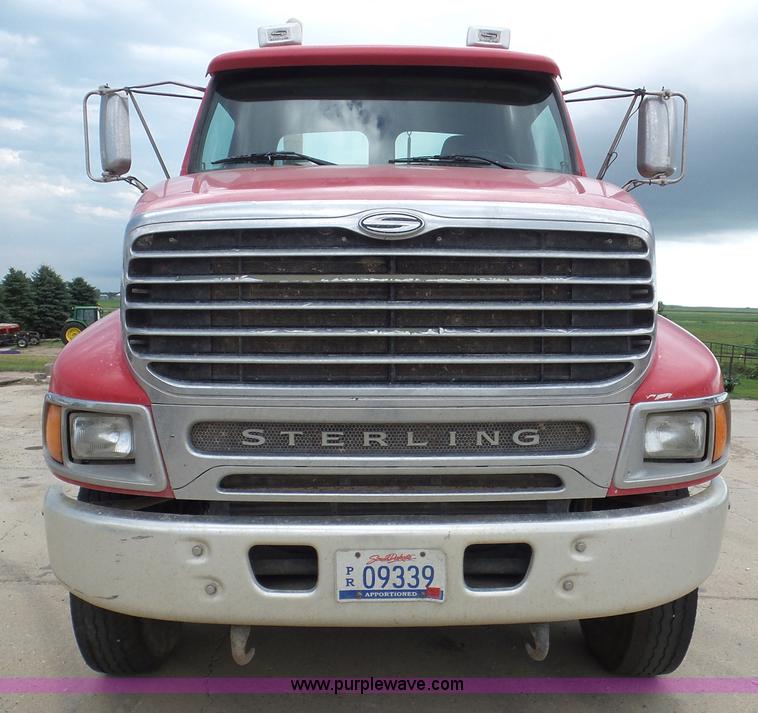 image for item L6850 2007 Sterling L9500 semi truck