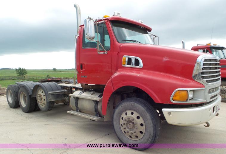 image for item L6850 2007 Sterling L9500 semi truck