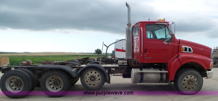 image for item L6850 2007 Sterling L9500 semi truck