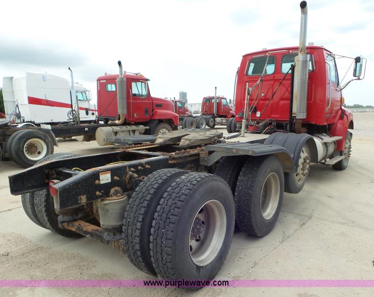 image for item L6850 2007 Sterling L9500 semi truck
