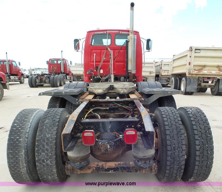 image for item L6850 2007 Sterling L9500 semi truck