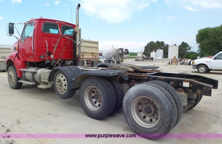 image for item L6850 2007 Sterling L9500 semi truck