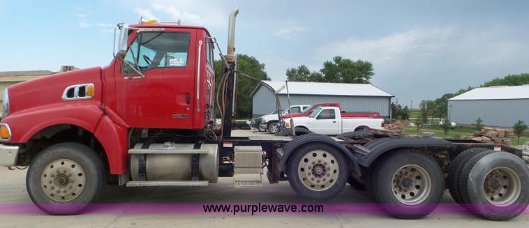 image for item L6850 2007 Sterling L9500 semi truck