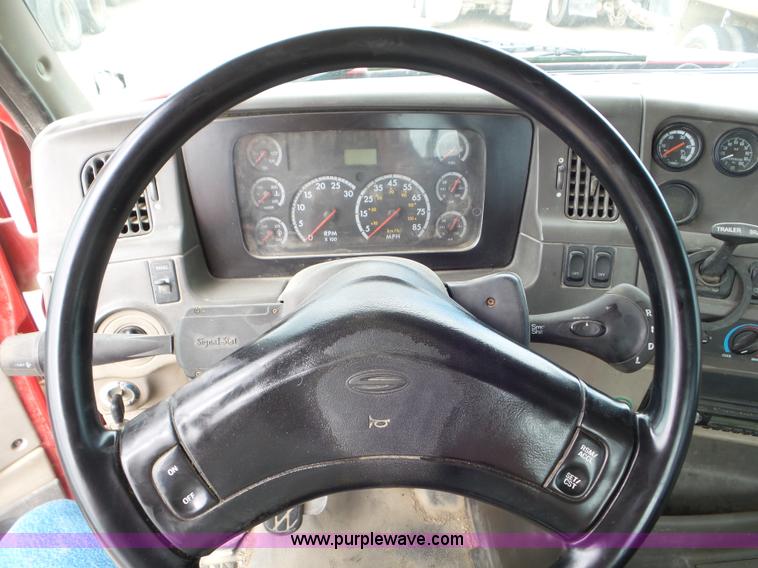 image for item L6850 2007 Sterling L9500 semi truck