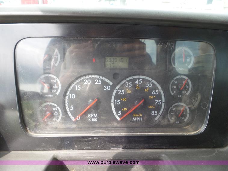 image for item L6850 2007 Sterling L9500 semi truck