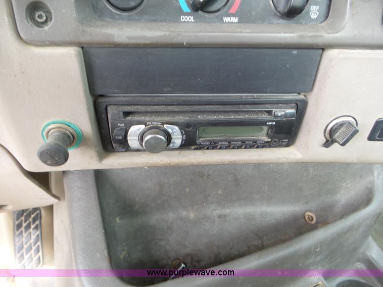 image for item L6850 2007 Sterling L9500 semi truck