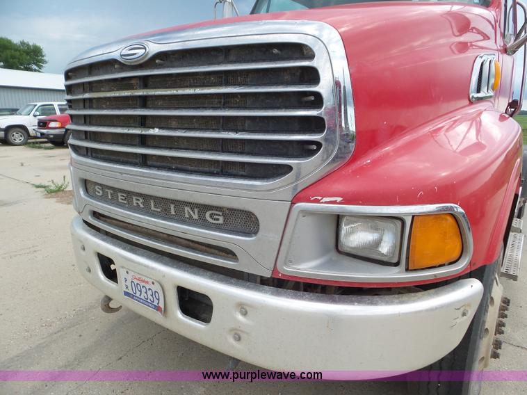image for item L6850 2007 Sterling L9500 semi truck