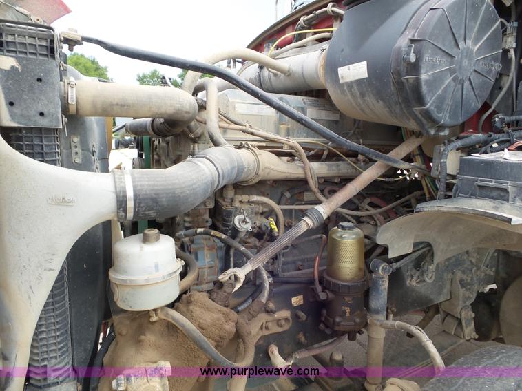 image for item L6850 2007 Sterling L9500 semi truck