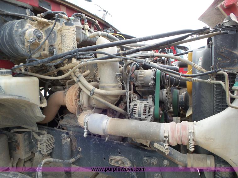 image for item L6850 2007 Sterling L9500 semi truck