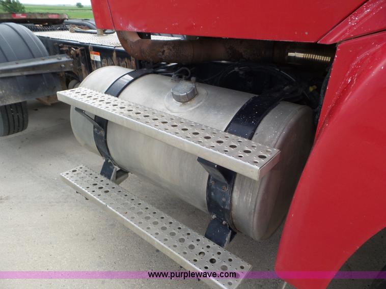 image for item L6850 2007 Sterling L9500 semi truck