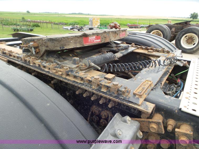 image for item L6850 2007 Sterling L9500 semi truck