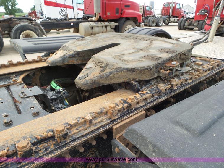 image for item L6850 2007 Sterling L9500 semi truck