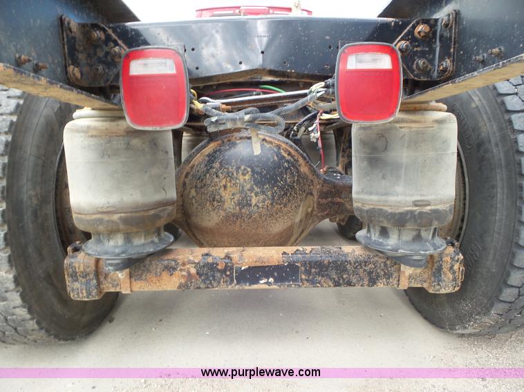 image for item L6850 2007 Sterling L9500 semi truck