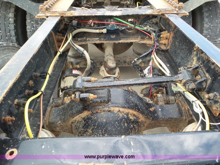 image for item L6850 2007 Sterling L9500 semi truck