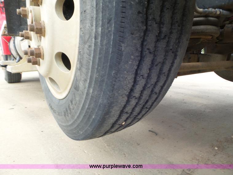 image for item L6850 2007 Sterling L9500 semi truck