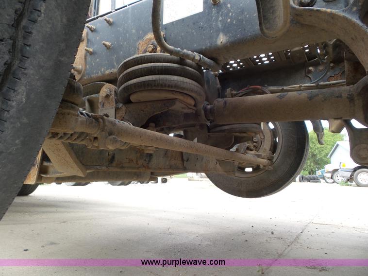 image for item L6850 2007 Sterling L9500 semi truck