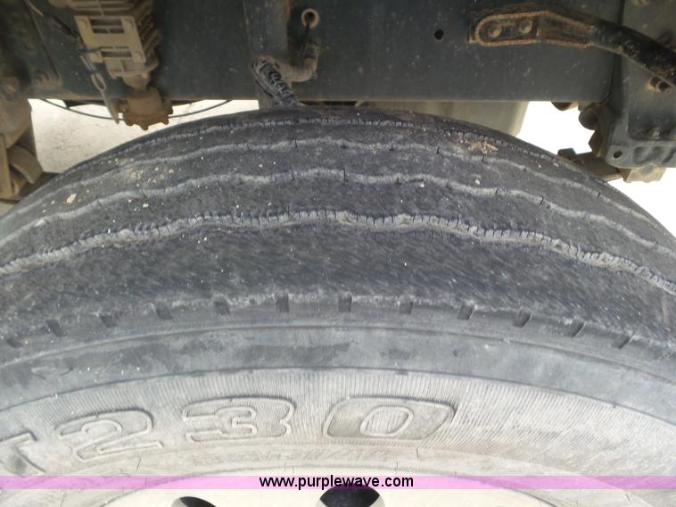 image for item L6850 2007 Sterling L9500 semi truck