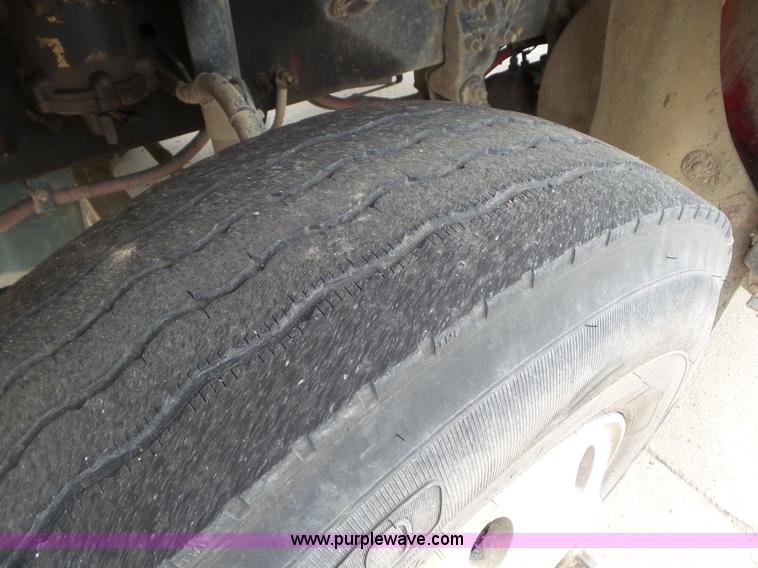 image for item L6850 2007 Sterling L9500 semi truck