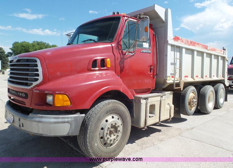 image for item L6851 1998 Ford AT9513 Aeromax 113 dump truck