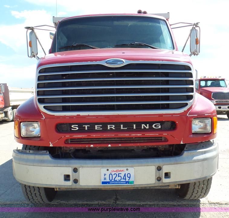 image for item L6851 1998 Ford AT9513 Aeromax 113 dump truck