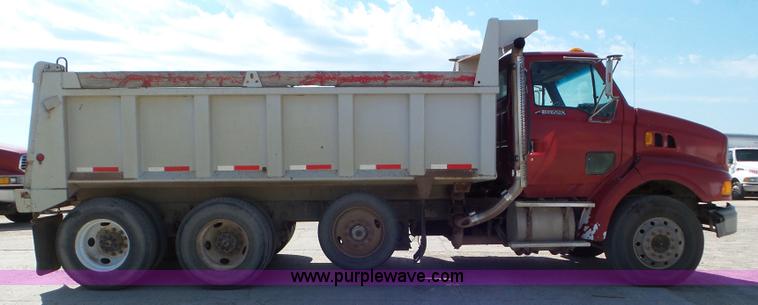 image for item L6851 1998 Ford AT9513 Aeromax 113 dump truck