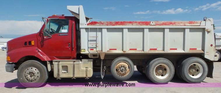 image for item L6851 1998 Ford AT9513 Aeromax 113 dump truck