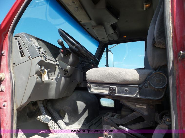 image for item L6851 1998 Ford AT9513 Aeromax 113 dump truck