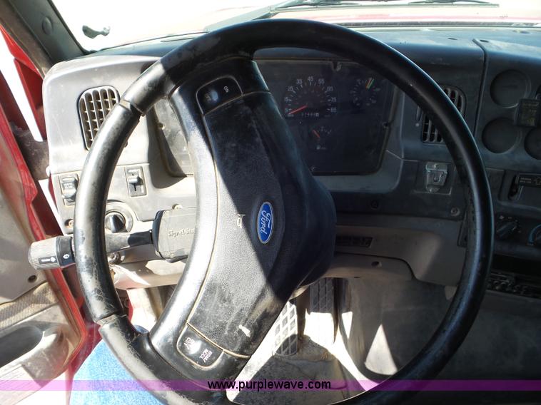 image for item L6851 1998 Ford AT9513 Aeromax 113 dump truck