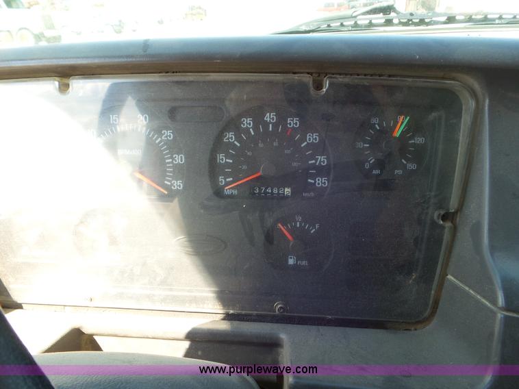 image for item L6851 1998 Ford AT9513 Aeromax 113 dump truck